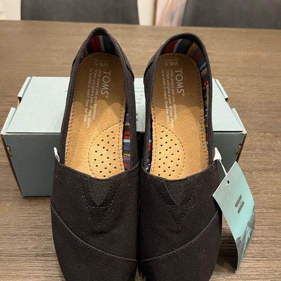BNIB Toms Slip On - Picture 3 of 11